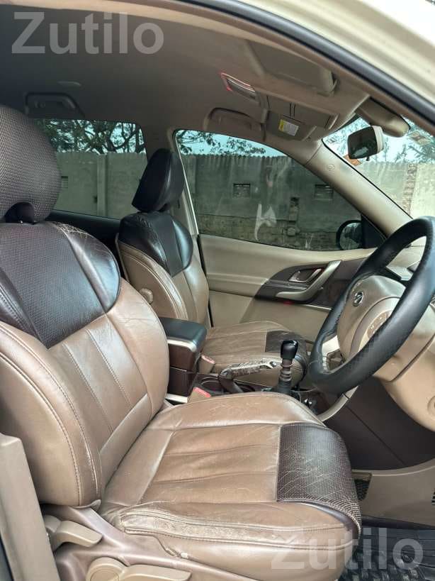 Mahindra XUV500 W8 2014 Diesel Manual - કાર - રાજકોટ શહેર - Image 5