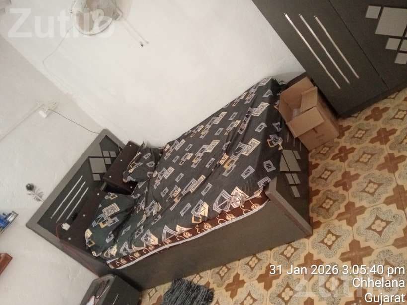 5x6 Wooden Bed with Mattress and Wardrobe - પાંખા અને ગાદી - અમરેલી - Image 2