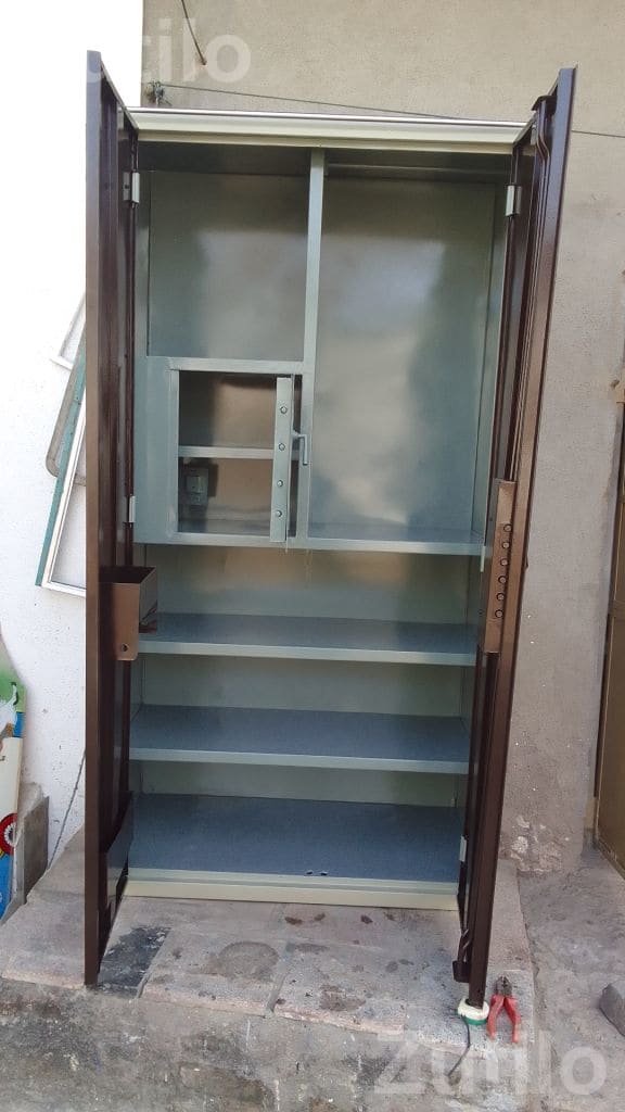 Steel Storage Cupboard with Shelves Steel Storage Cupboard with Shelves