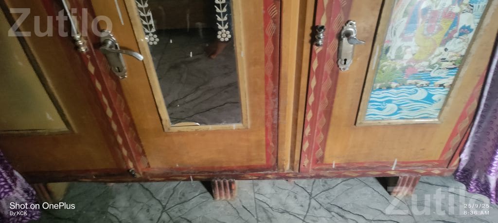 Second Hand Wooden Cupboard with Mirror - કબાટ અને સ્ટોરેજ - સાવરકુંડલા - Image 4