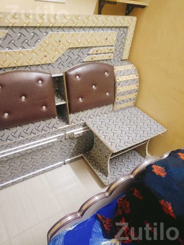 Bedroom Furniture Set with Bed and Cupboard - પાંખા અને ગાદી - રાજકોટ શહેર - Image 2