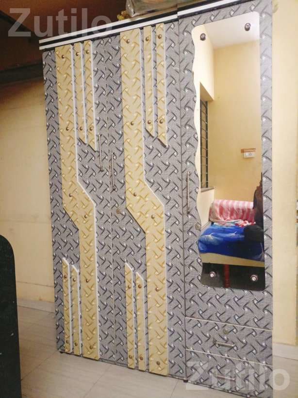 Bedroom Furniture Set with Bed and Cupboard - પાંખા અને ગાદી - રાજકોટ શહેર - Image 4