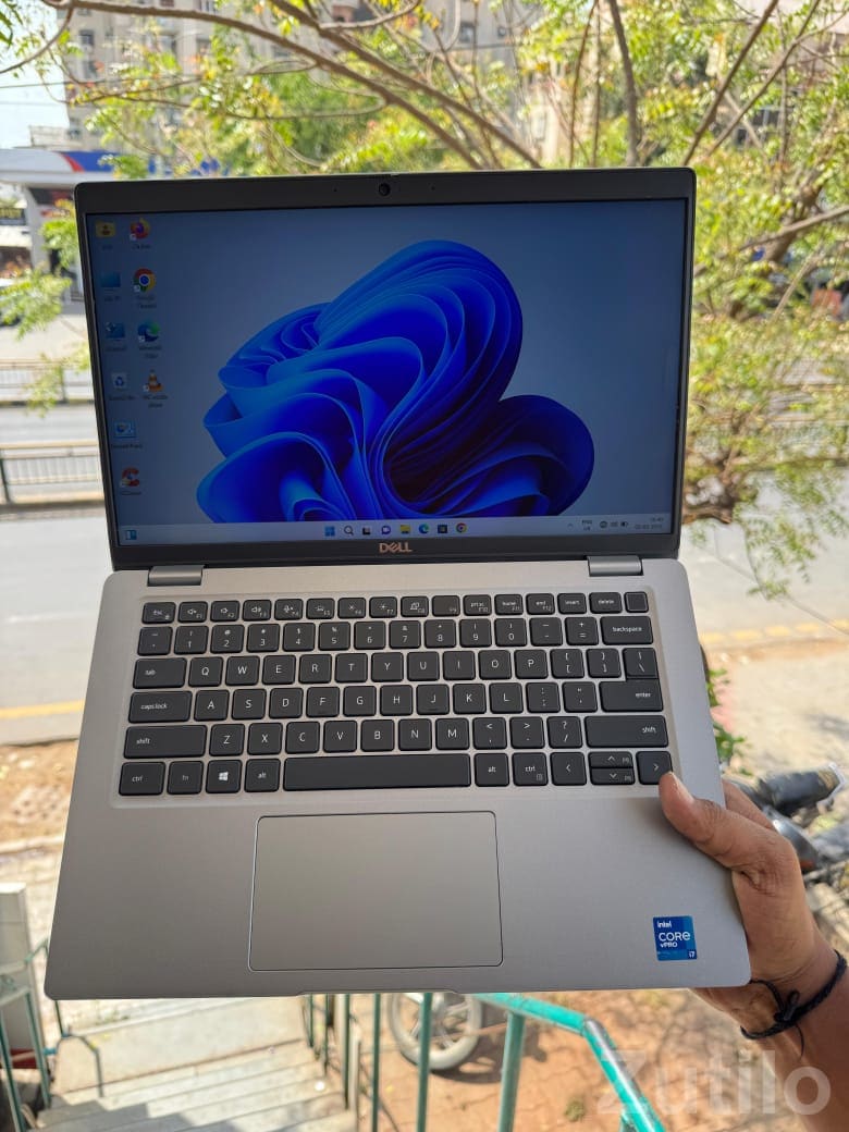 Silver Laptop in Clean Condition - લેપટોપ અને કમ્પ્યુટર - રાજકોટ શહેર - Image 3