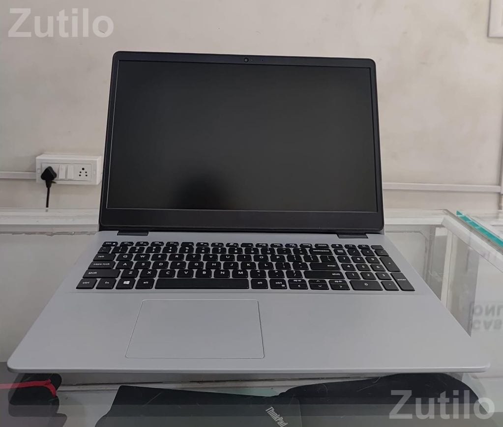 Silver Laptop in Clean Condition Silver Laptop in Clean Condition