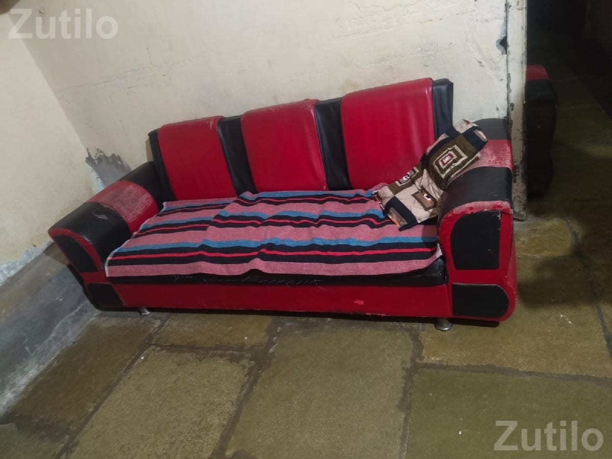 Red and Black 3 Seater Sofa Set - સોફા સેટ - સુરત શહેર - Image 2