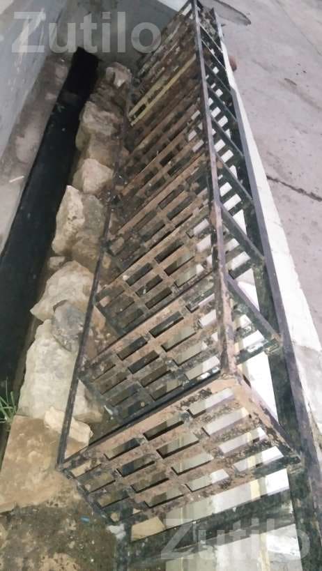 12 Foot Heavy Iron Ladder - Tools & Hardware - Upleta - Image 5