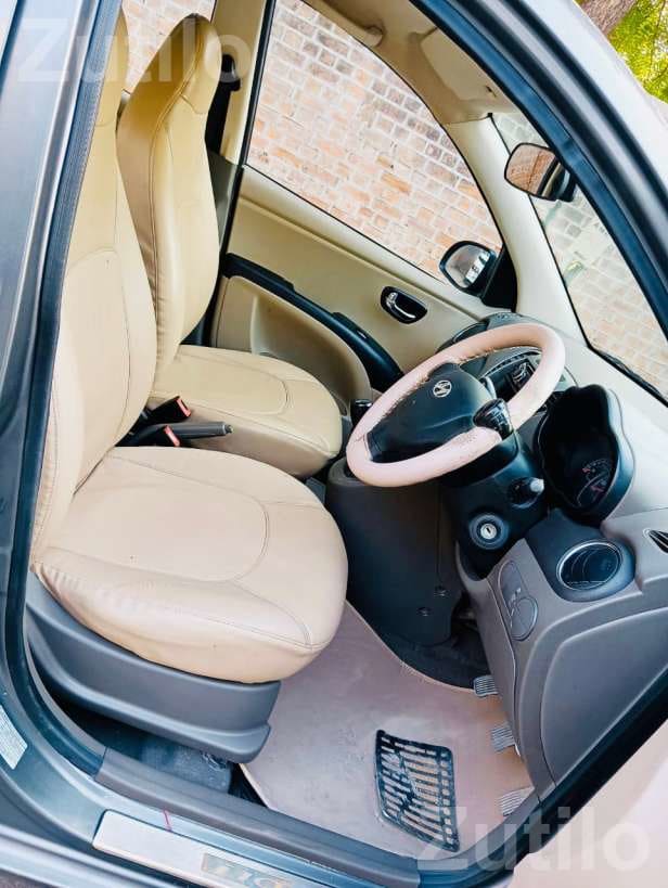 Hyundai i10 Magna Petrol 2013 Second Owner - કાર - અમદાવાદ શહેર - Image 2