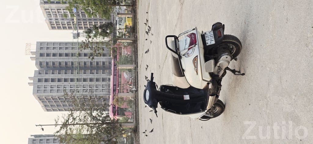 Suzuki Access 125 2013 White 1st Owner - Bikes - Ahmedabad City - Image 3