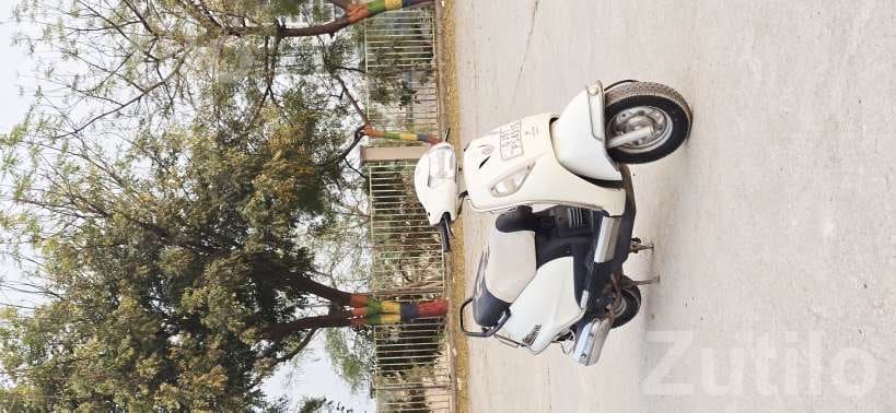 Suzuki Access 125 2013 White 1st Owner - Bikes - Ahmedabad City - Image 2
