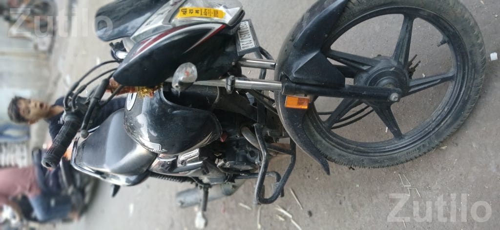 2021 Motorcycle in Black Good Condition - Bikes - Surat City - Image 5