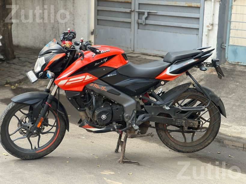 2023 Bajaj Pulsar Bike Red and Black - Bikes - Vadodara City - Image 3