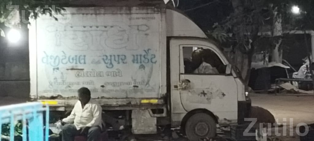 Mahindra Maximo Tempo 2016 Closed Body