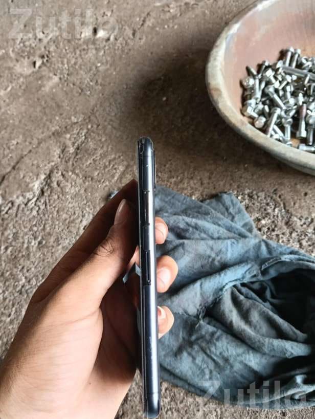 Apple iPhone XS 64GB with Face ID - મોબાઇલ ફોન - સુરત શહેર - Image 3