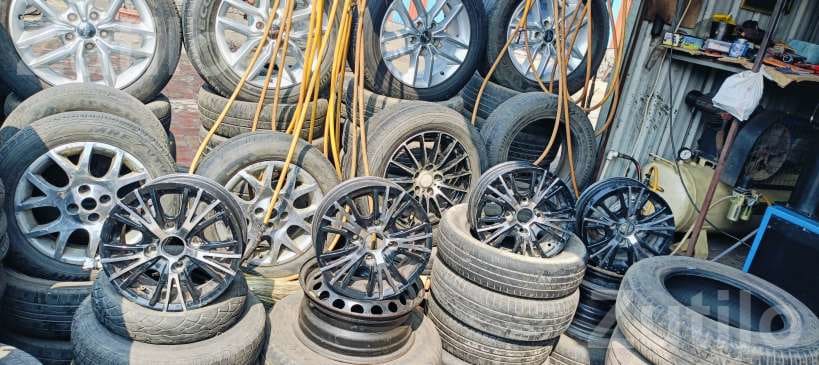Alloy Wheels and Tyres for Innova Brezza i20 - ઓટો પાર્ટ્સ - સુરત શહેર - Image 2