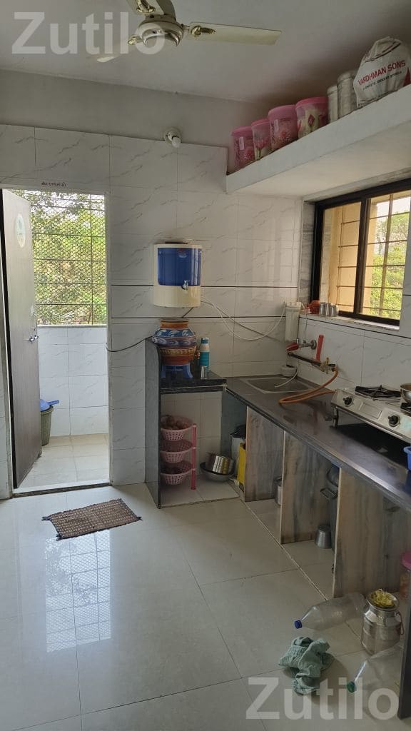 Suman Saurabh Apartment Near Gajera Circle - ઘર વેચાણ માટે - સુરત શહેર - Image 3