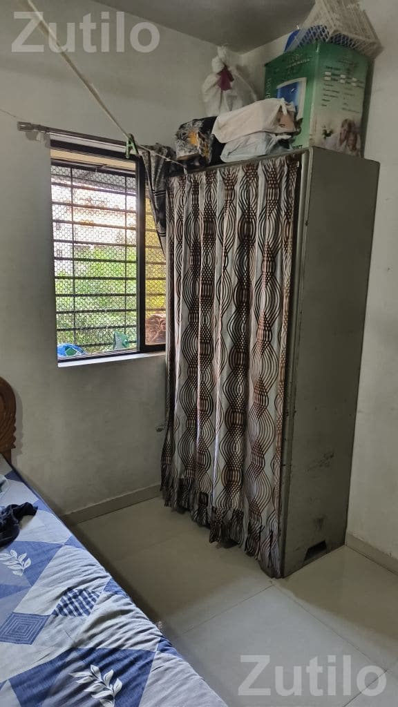 Suman Saurabh Apartment Near Gajera Circle - ઘર વેચાણ માટે - સુરત શહેર - Image 2