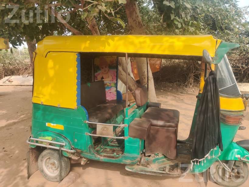 2011 Auto Rickshaw Running Condition - Auto Rickshaws - Dantiwada - Image 3