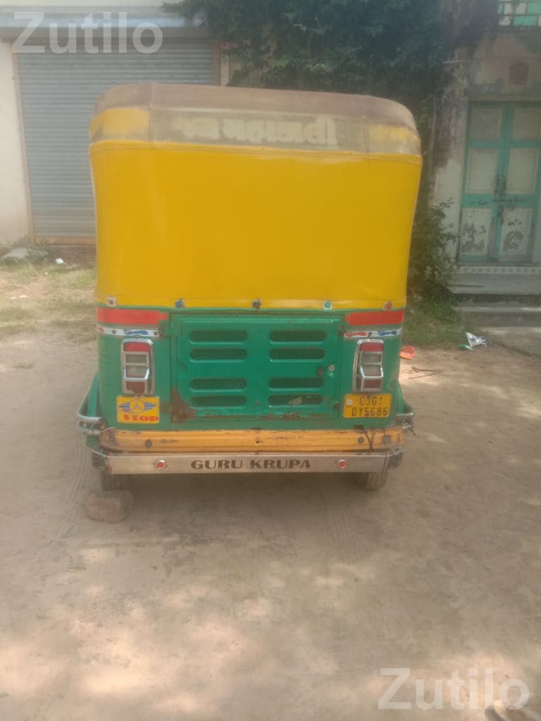 2015 મોડલ છે  ચોપડી છે - Trucks & Lorries - Patan City - Image 2