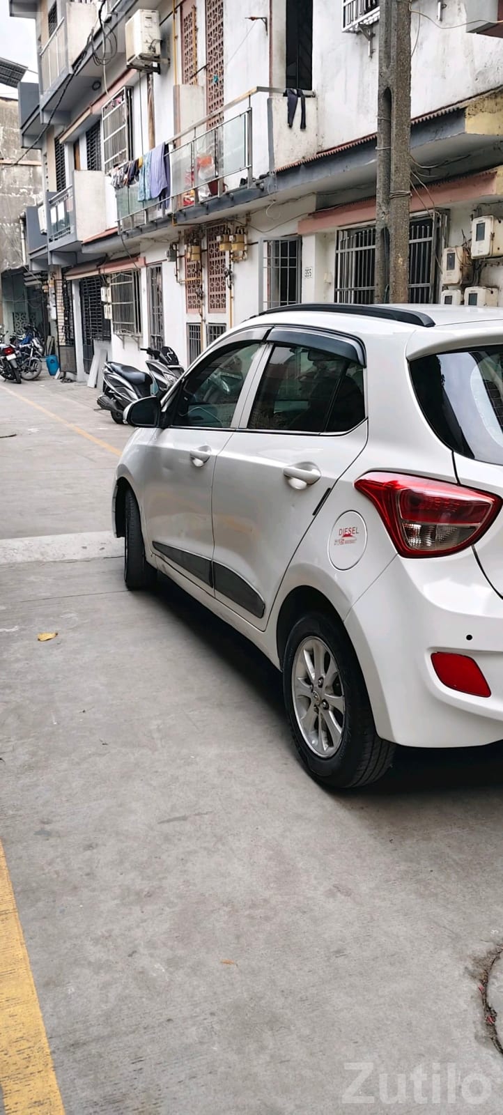Hyundai Grand i10 Sportz 2016 Diesel - કાર - સુરત શહેર - Image 3