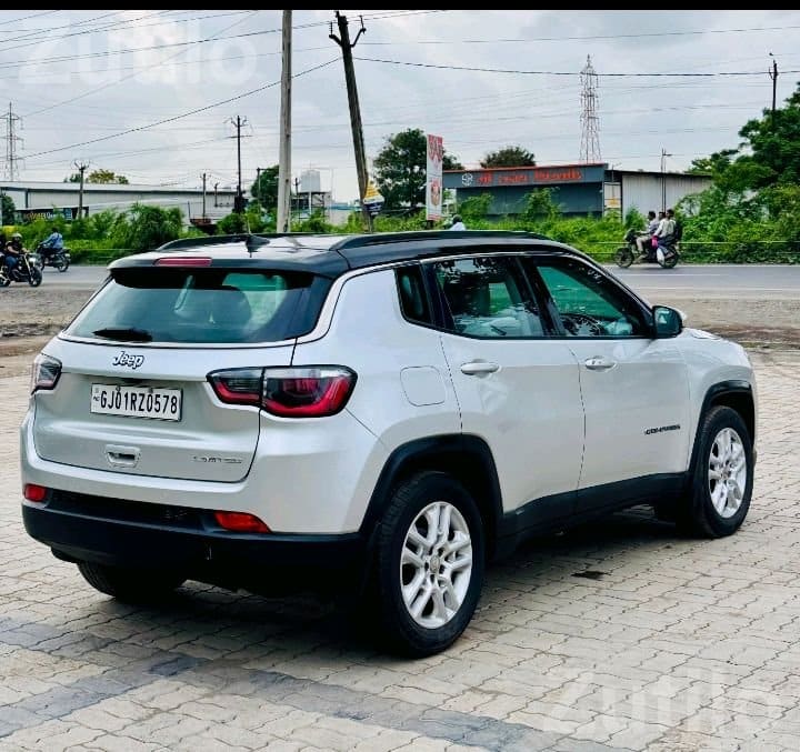 Jeep Compass 2017 SUV with 5 New Tyres - કાર - સુરત શહેર - Image 4