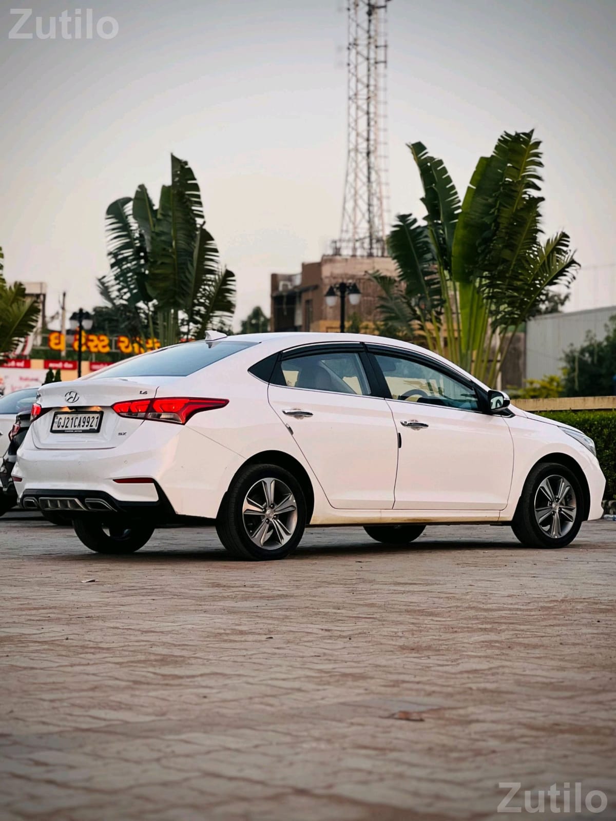 2018 Hyundai Verna SX(O) Petrol CNG Manual - કાર - સુરત શહેર - Image 5