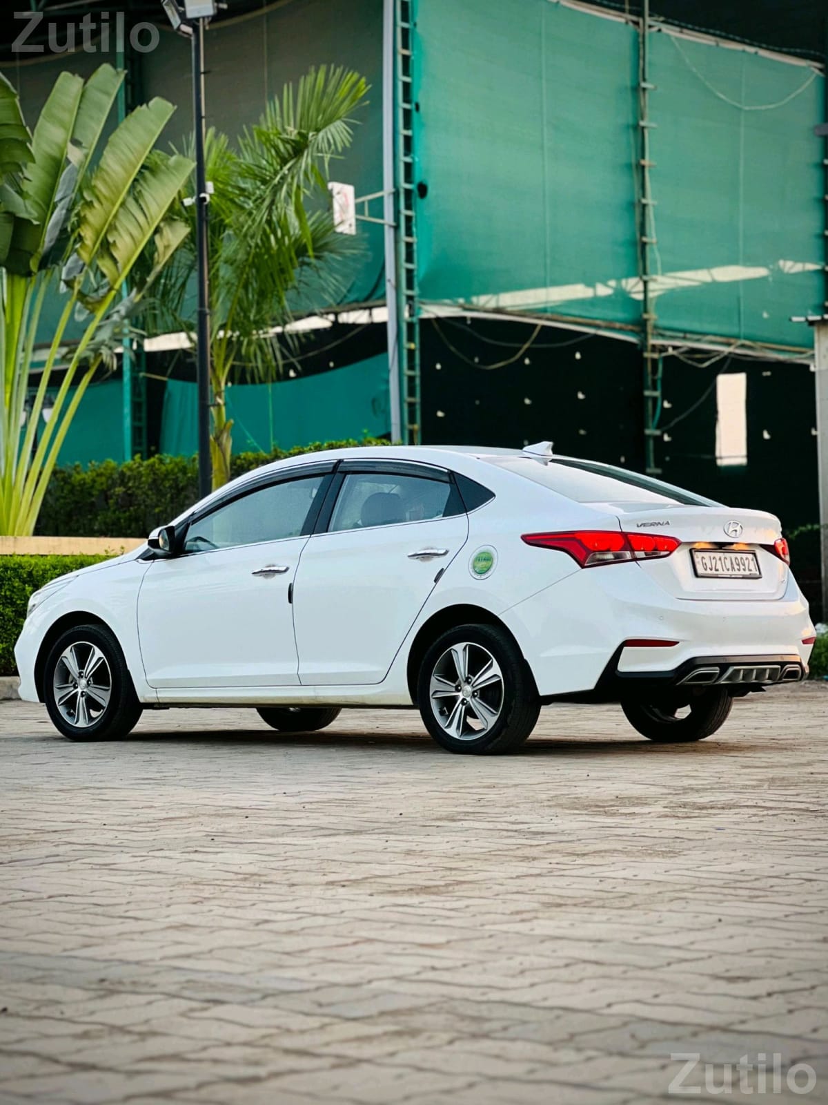 2018 Hyundai Verna SX(O) Petrol CNG Manual - કાર - સુરત શહેર - Image 2