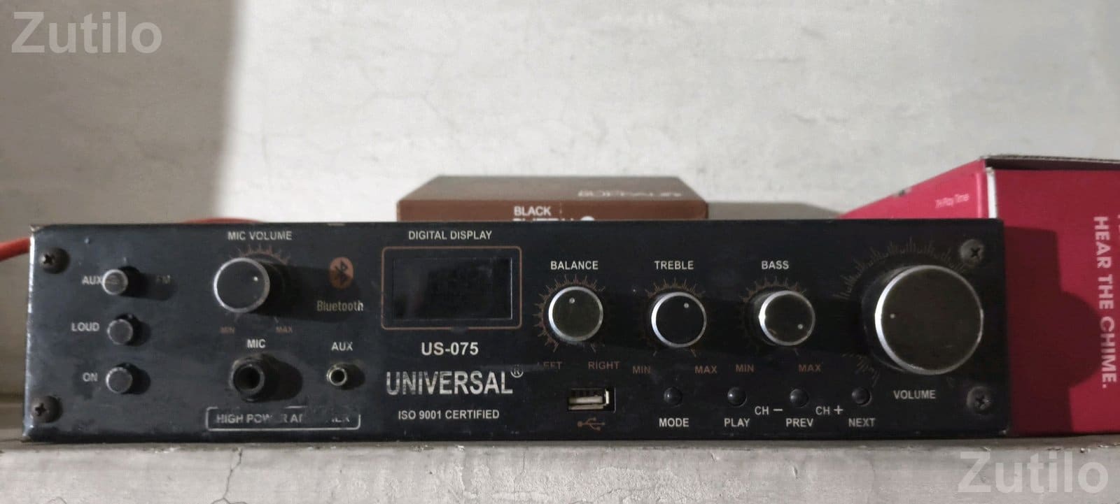 Universal US-075 DJ Amplifier with 10 Inch Speaker