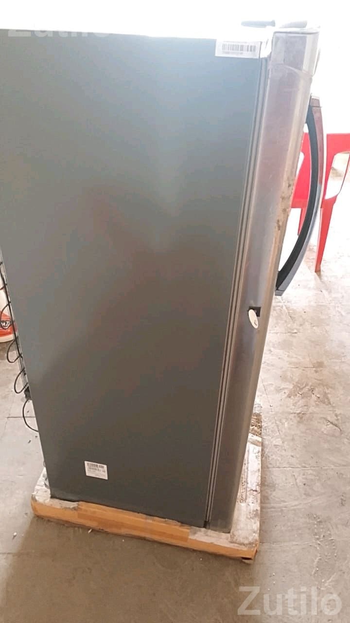 Whirlpool Refrigerator 5 Months Used Whirlpool Refrigerator 5 Months Used