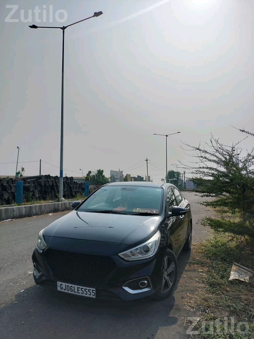 Hyundai Verna Black Sedan - કાર - સુરત શહેર - Image 2