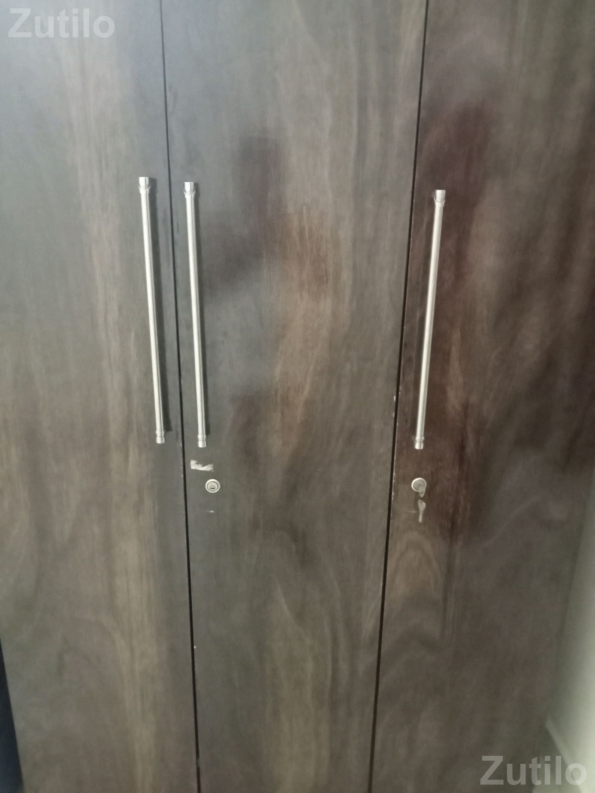 3 Door Wooden Almari Wardrobe - કબાટ અને સ્ટોરેજ - સુરત શહેર - Image 2
