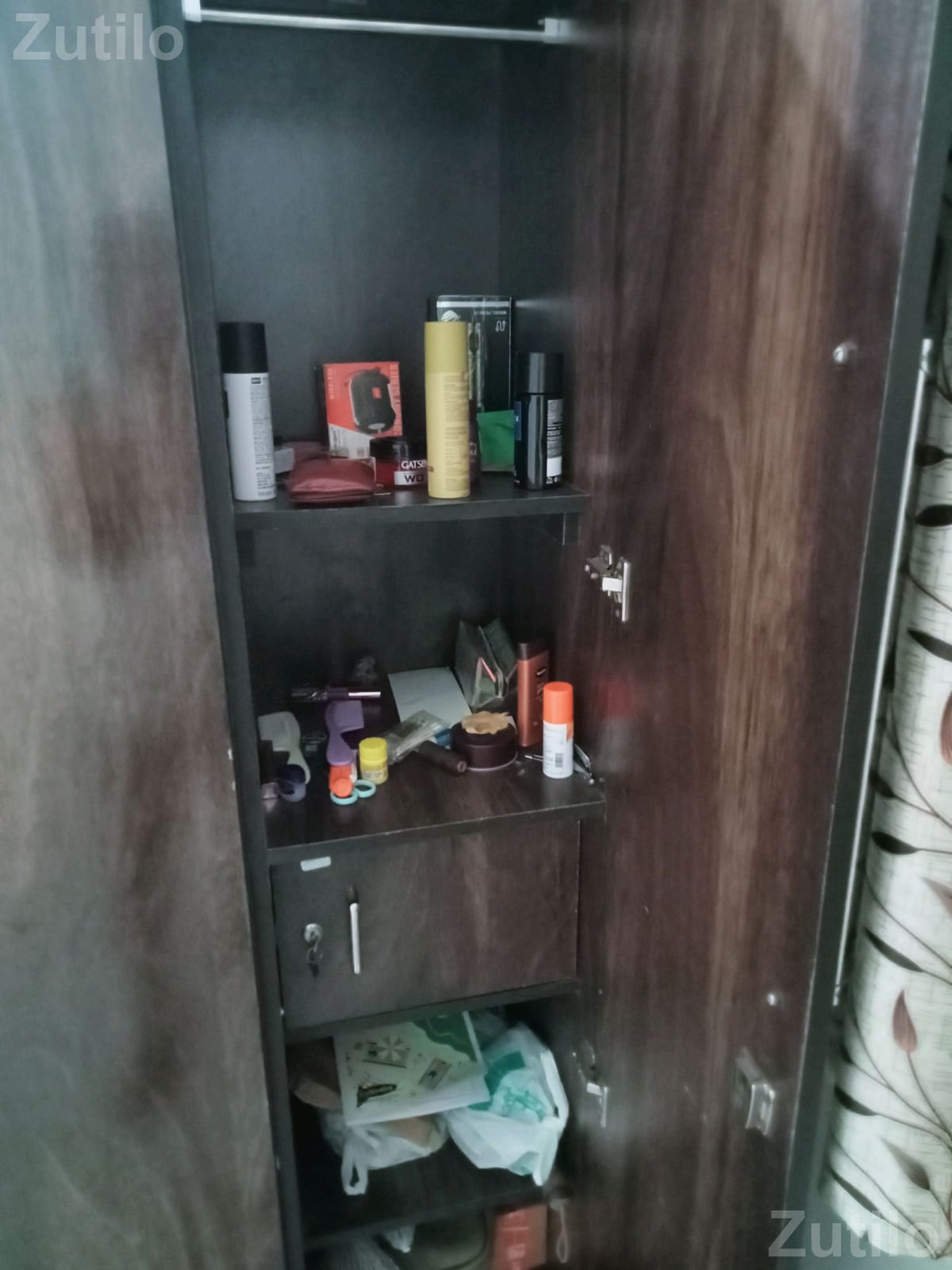 3 Door Wooden Almari Wardrobe - કબાટ અને સ્ટોરેજ - સુરત શહેર - Image 3