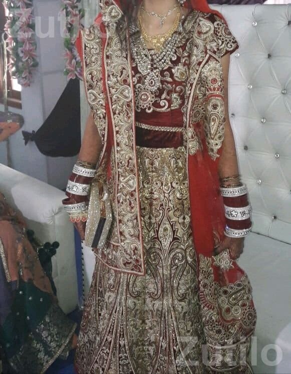 Maroon and Golden Bridal Lehenga - પરંપરાગત વસ્ત્રો - સુરત શહેર - Image 2