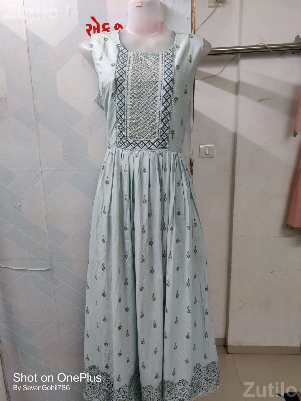 પાર્ટી વેર ગાઉન - Women's Wear - Surat City - Image 4