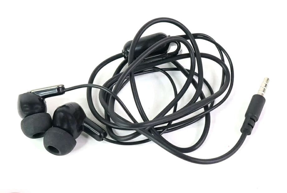 Wired Earphones with Calling Mic Wired Earphones with Calling Mic