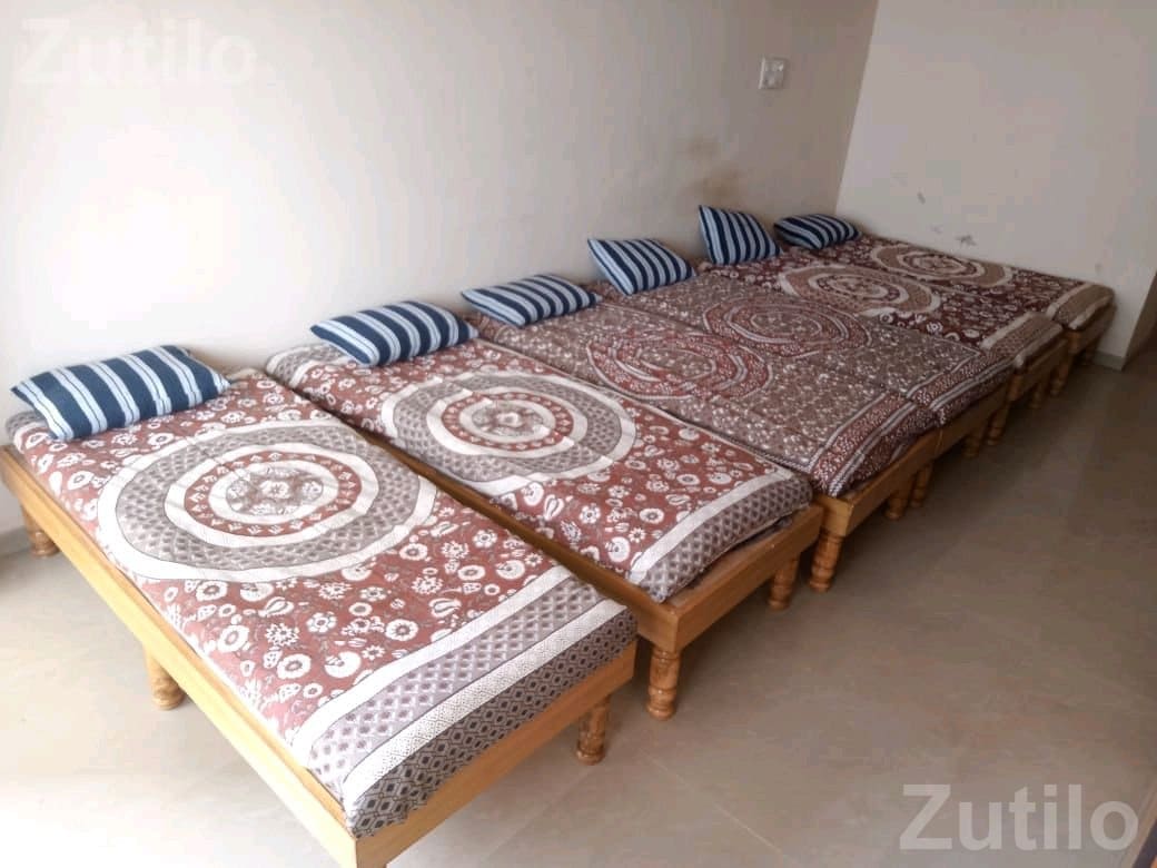Bed Set with Locker Mattress and Pillows - પાંખા અને ગાદી - રાણપુર - Image 2