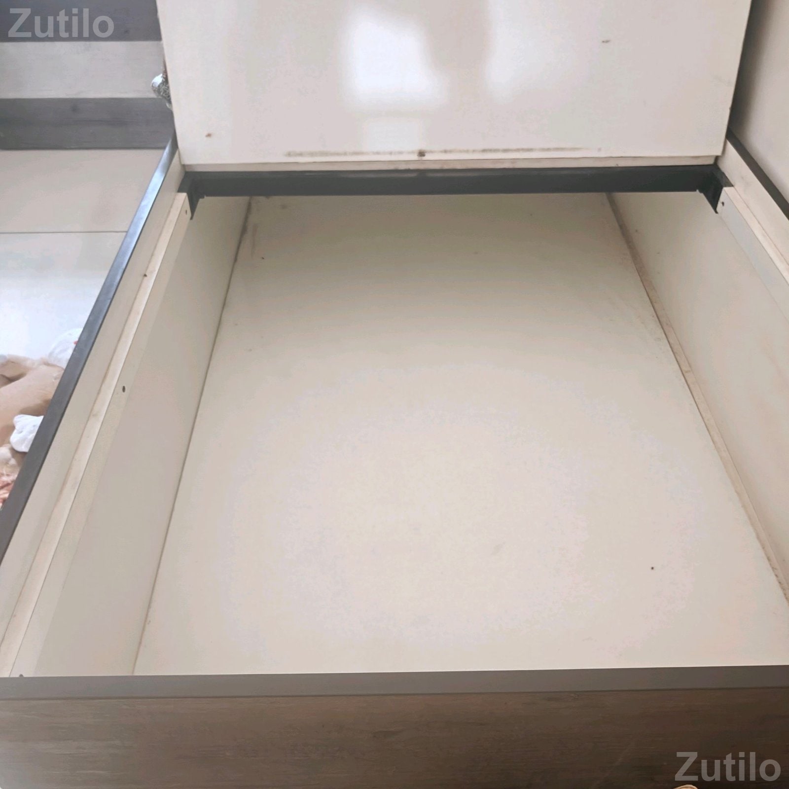 2 Single Beds with Storage and Mattress 2 Single Beds with Storage and Mattress
