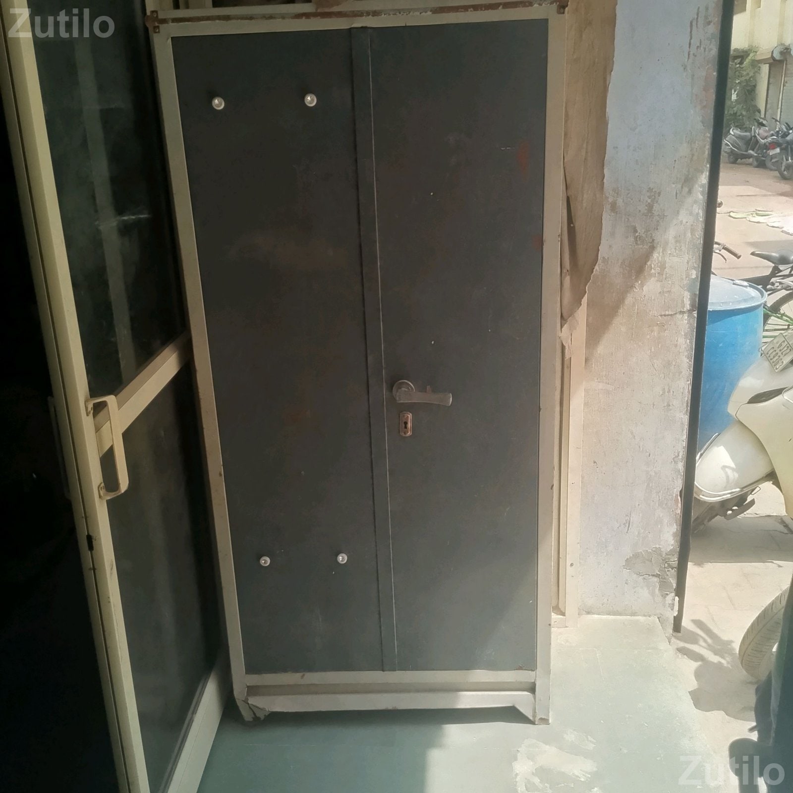 Steel Tijori Cupboard for Storage Steel Tijori Cupboard for Storage