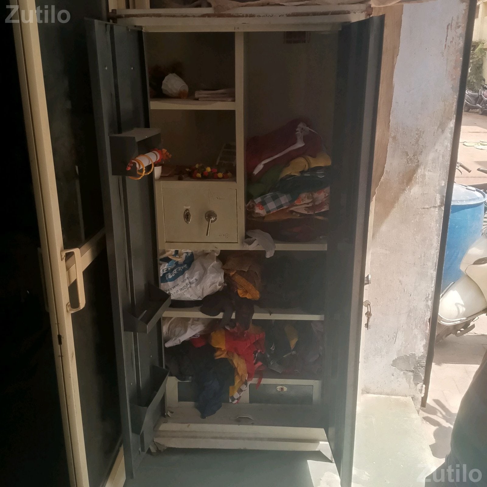 Steel Tijori Cupboard for Storage - કબાટ અને સ્ટોરેજ - અમદાવાદ શહેર - Image 2