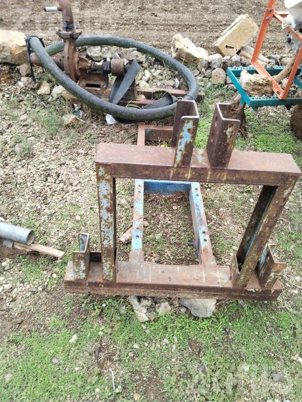 Iron Platform Frame for Pond Setup Iron Platform Frame for Pond Setup