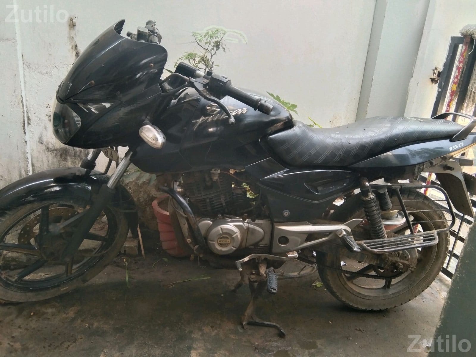 Bajaj Pulsar 150 Black Motorcycle