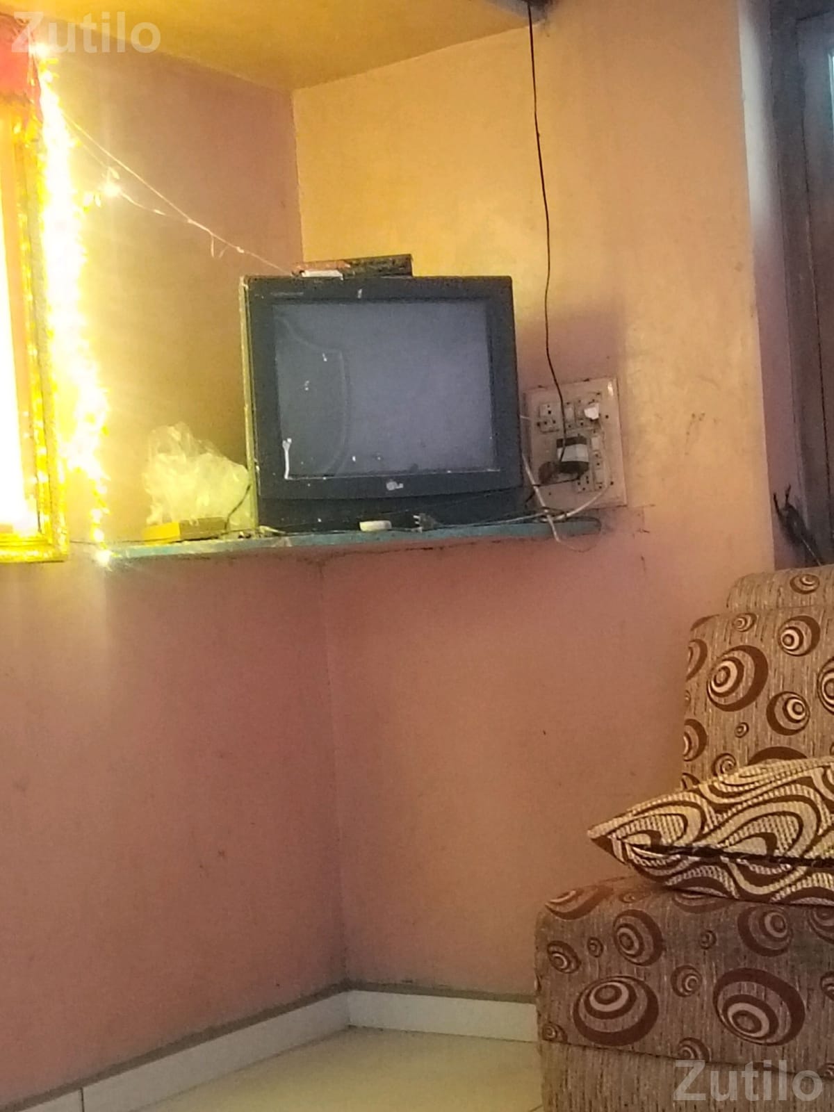 Old LG CRT TV in Working Condition