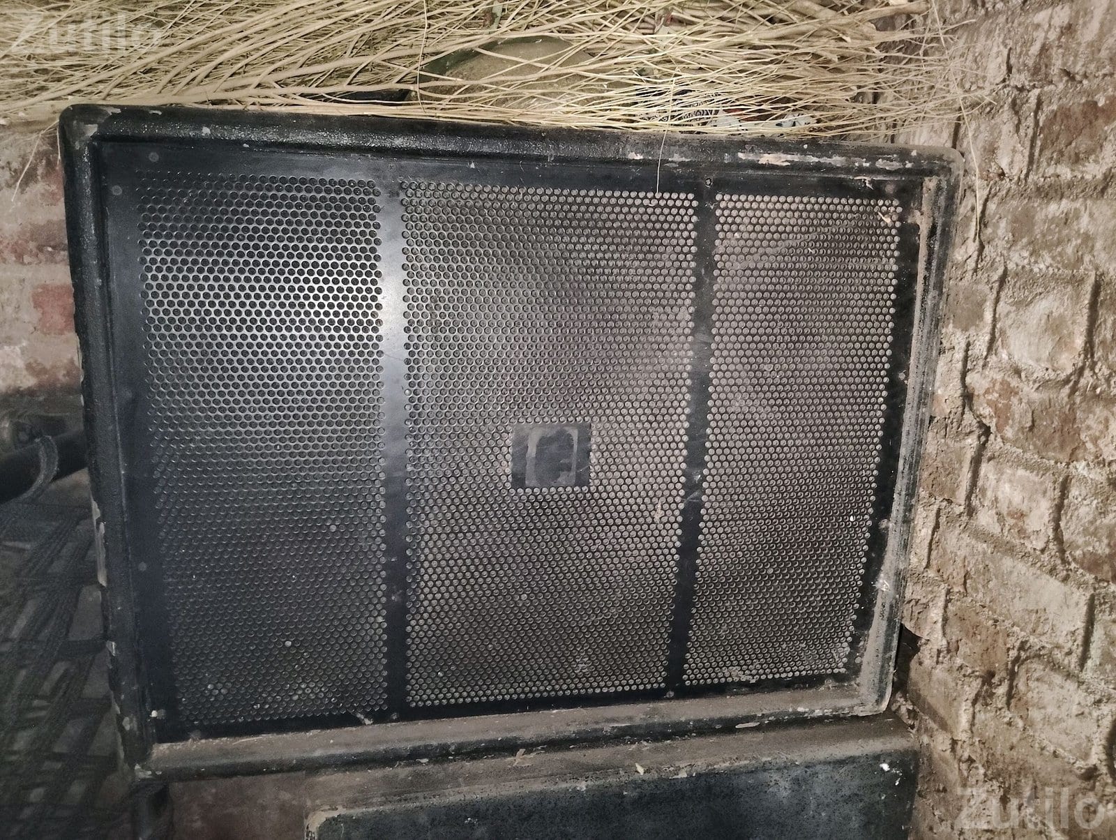 Bass Speaker Cabinet 1200 Voltage Bass Speaker Cabinet 1200 Voltage