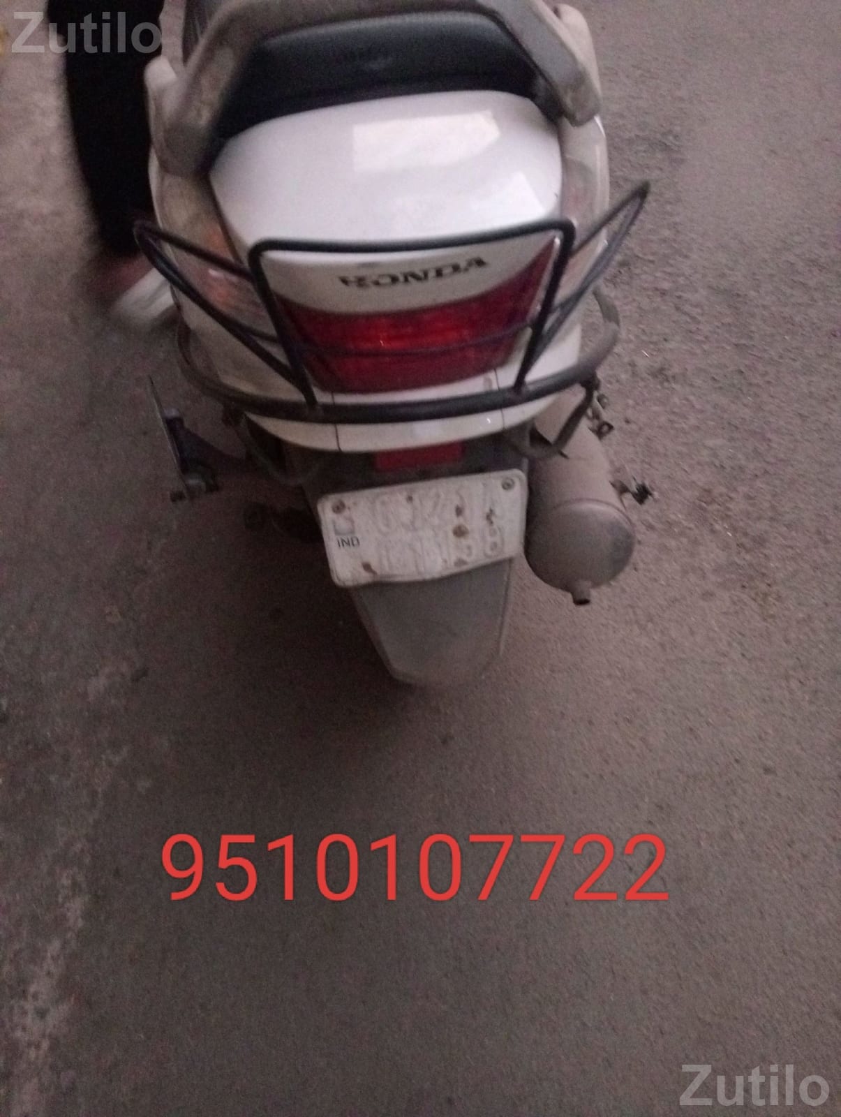Honda Aviator 2013 White Scooter - Bikes - Surat City - Image 2