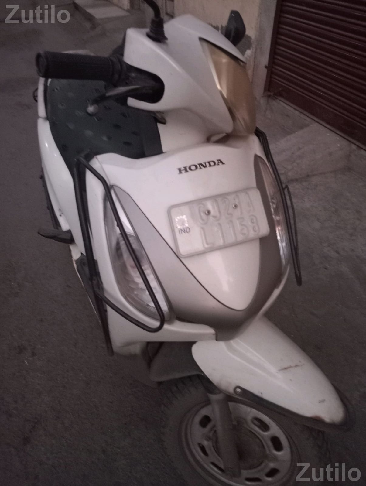 Honda Aviator 2013 White Scooter - Bikes - Surat City - Image 4