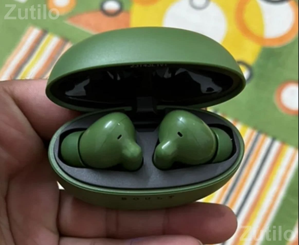 Boult Wireless Earbuds with Charging Case - ઇલેક્ટ્રોનિક ઍક્સેસરીઝ - લાલપુર - Image 2