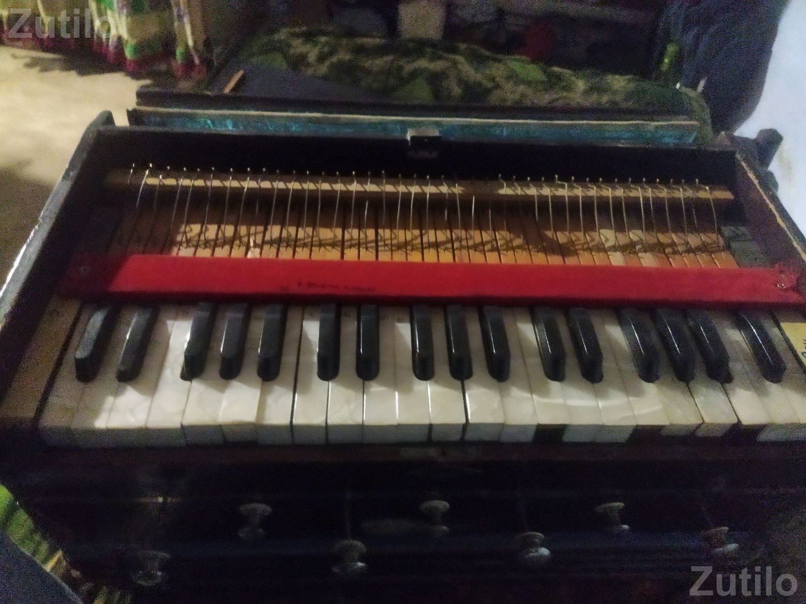 Harmonium in Very Good Condition - Musical Instruments - Rajula - Image 4