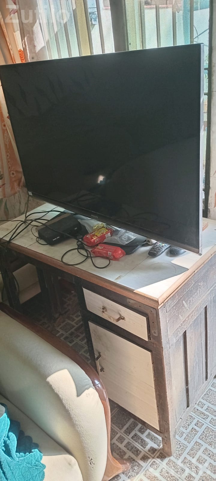 Philips Flat Screen TV with Table