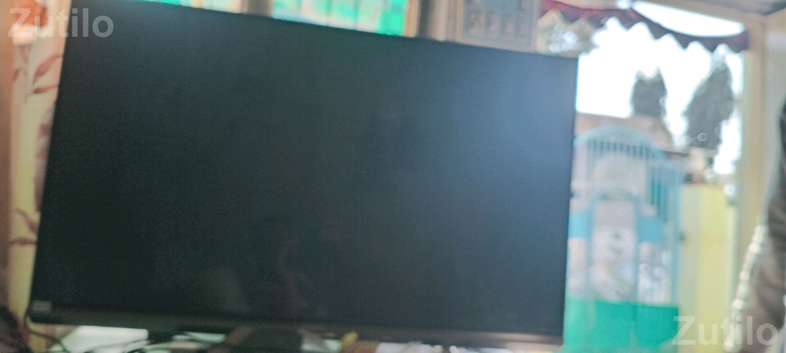Philips Flat Screen TV with Table - TVs - Bhavnagar City - Image 2