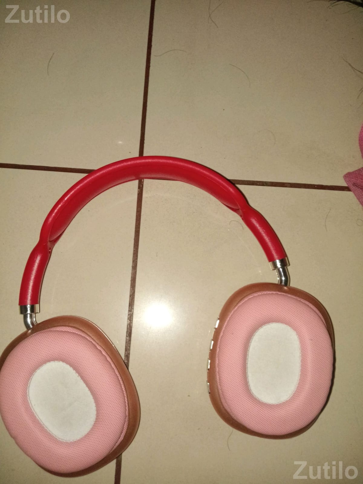 Wireless Over Ear Headphones Red and Gold - ઇલેક્ટ્રોનિક ઍક્સેસરીઝ - રાજકોટ શહેર - Image 4