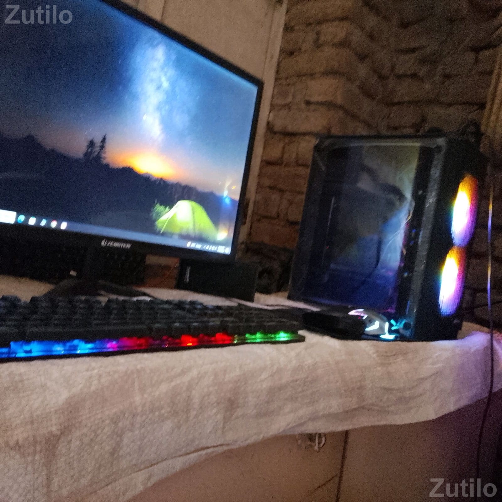 Desktop Computer Set with Monitor and RGB Cabinet Desktop Computer Set with Monitor and RGB Cabinet